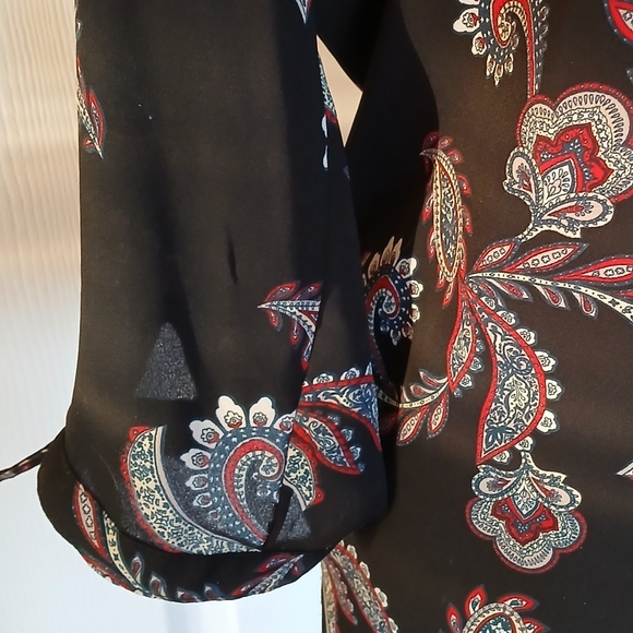 Ivanka Trump BUNDLE Paisley V Neck Top & Beautiful Faux Mabe Pearl Clip Earrings - Picture 5 of 12